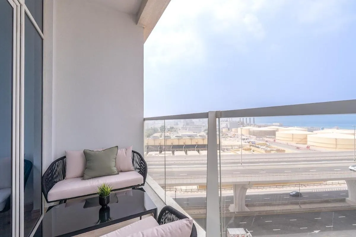 Stylish 1-Bedroom Apartment At Studio One Near Jbr Beach Dubai