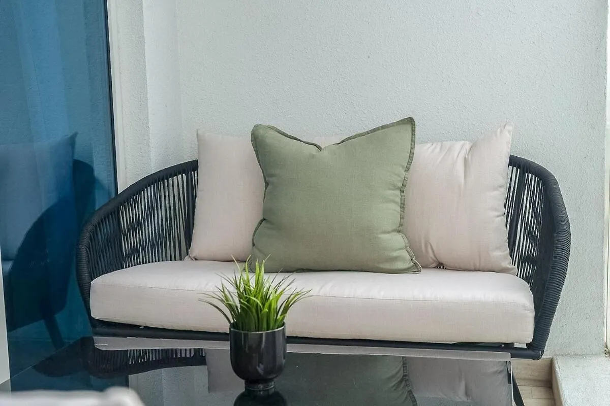 Stylish 1-Bedroom Apartment At Studio One Near Jbr Beach Dubai