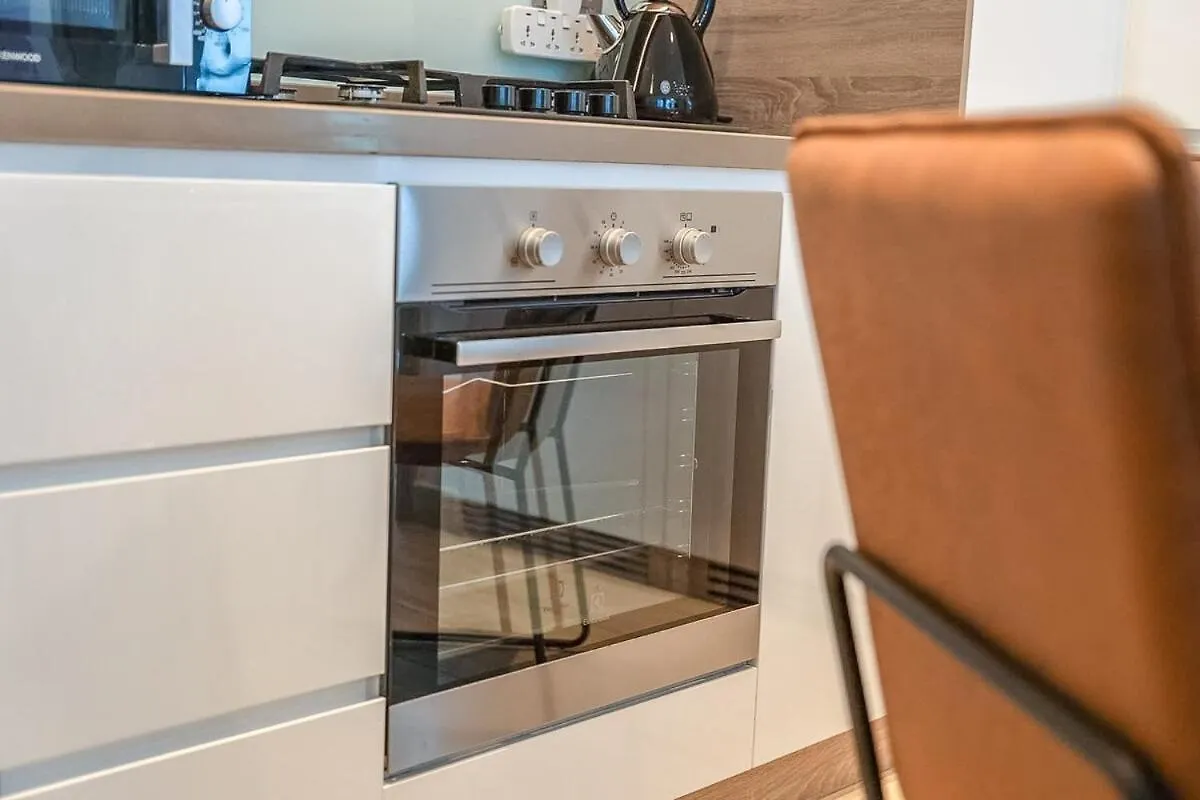Stylish 1-Bedroom Apartment At Studio One Near Jbr Beach Dubai