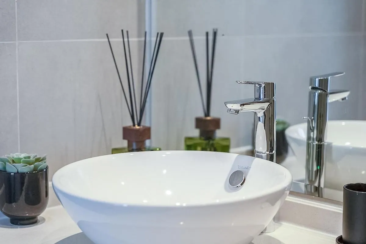 Stylish 1-Bedroom Apartment At Studio One Near Jbr Beach Dubai